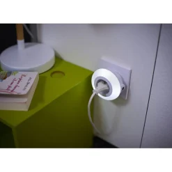Veilleuse à led 3 couleurs avec prise murale intégrée^Gifi New
